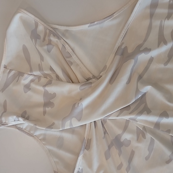 Twist back tank Lg - Picture 7 of 7